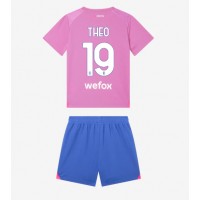 Otroški Nogometni dresi AC Milan Theo Hernandez #19 Tretji 2023-24 Kratek Rokav (+ Kratke hlače)